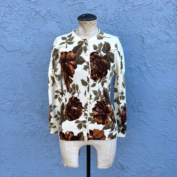 French Angora Cardigan Vintage Floral sweater in Medium - Picture 2 of 9
